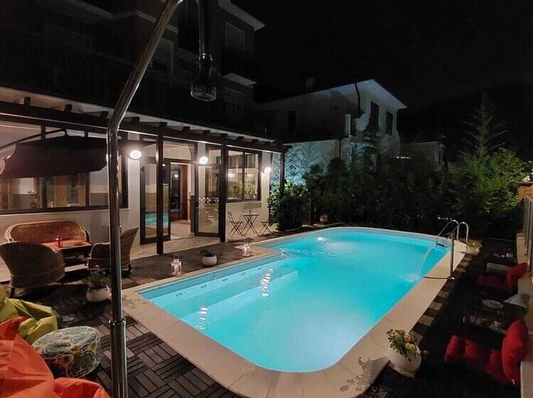 هتل Maison Des Roses