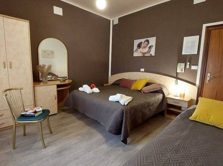 هتل Maison Des Roses