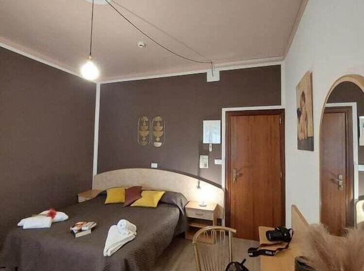 هتل Maison Des Roses