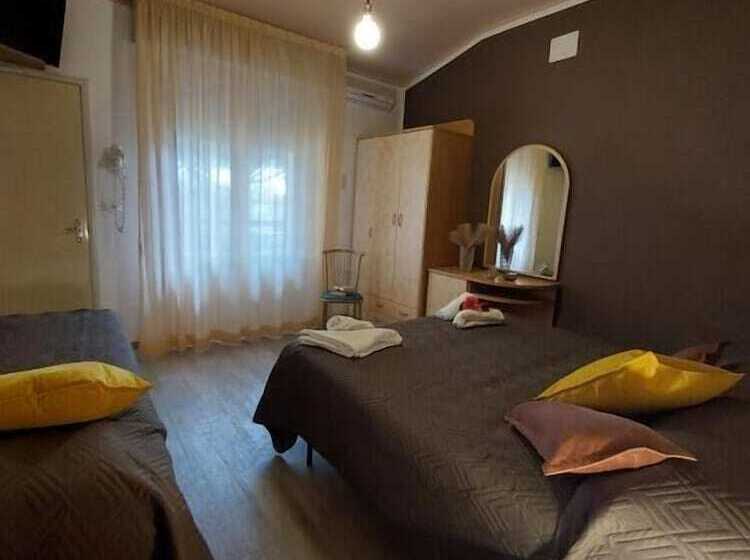 هتل Maison Des Roses