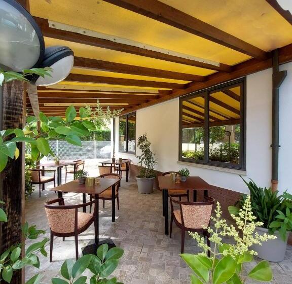 هتل Maison Des Roses