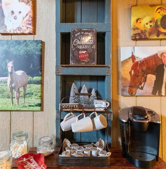 בית מלון כפרי Nicura Ranch Inn & Stables