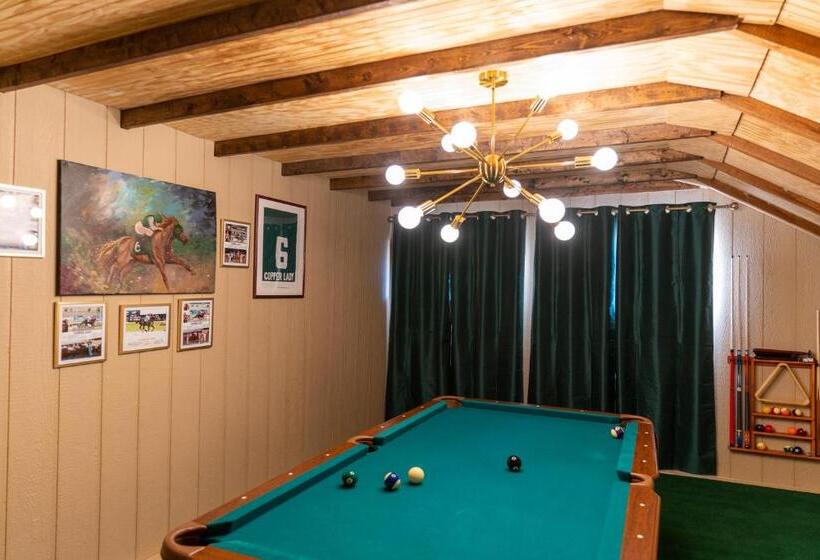 فندق Nicura Ranch Inn & Stables