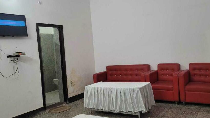 酒店 Oyo 89082 Vrindavan