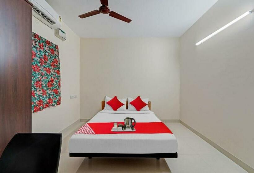 Hotel Oyo 90112 Fly Home