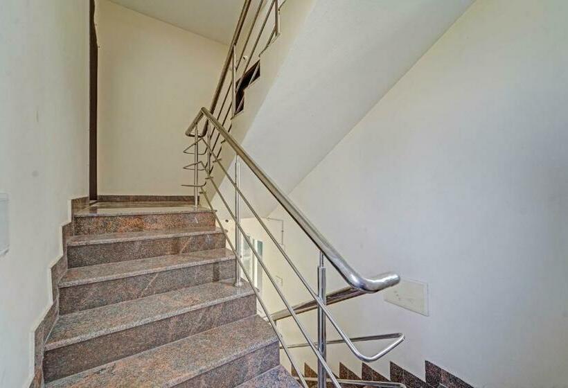 Hotel Oyo 90112 Fly Home