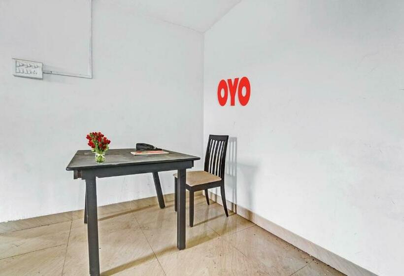 Hotel Oyo 90112 Fly Home