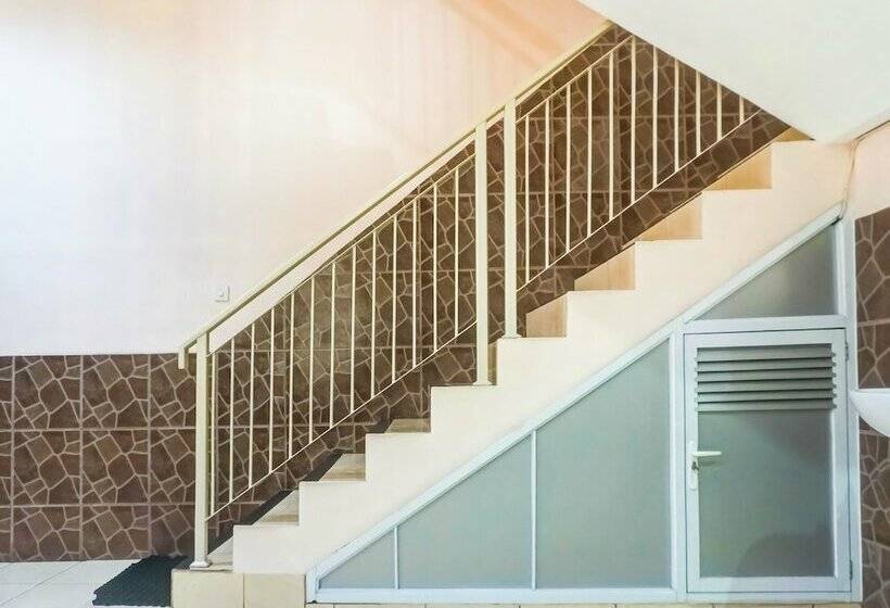 ホテル Oyo 91316 Hh Guest House Makassar