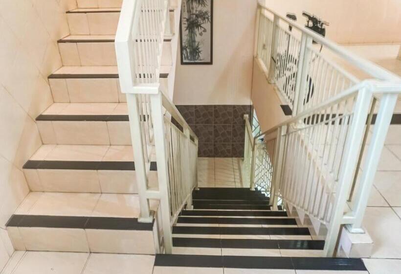 هتل Oyo 91316 Hh Guest House Makassar