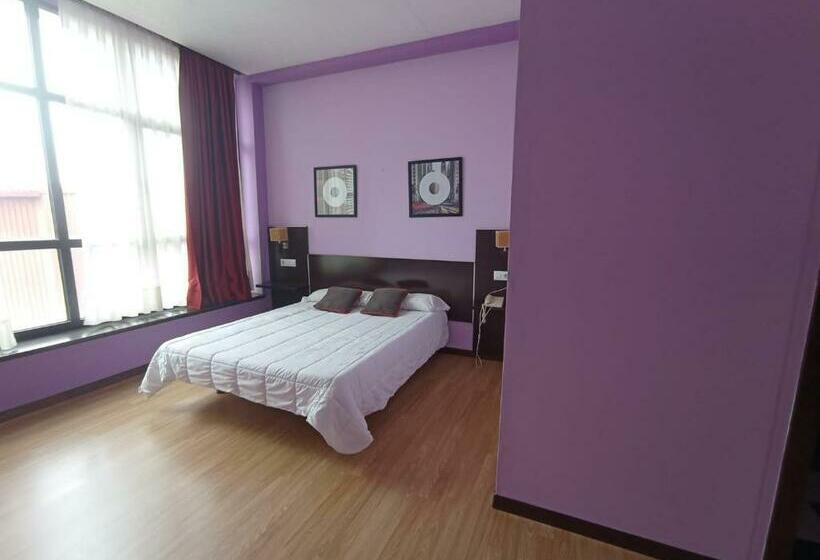 فندق / Restaurante La Pepa