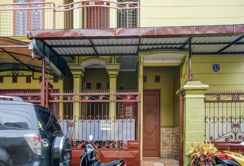 ホテル Spot On 91317 Gemilang Guesthouse Syariah