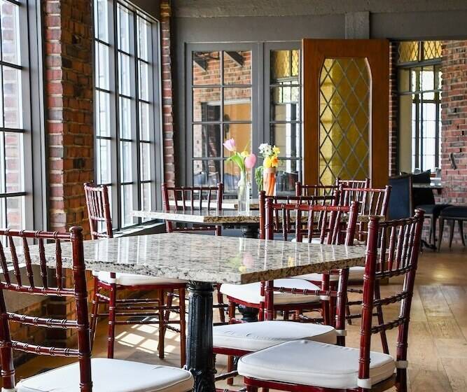 Отель St. Clair Inn