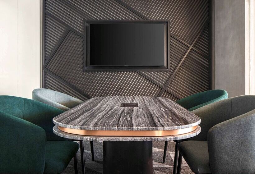 בית מלון כפרי Tribe Phnom Penh Post Office