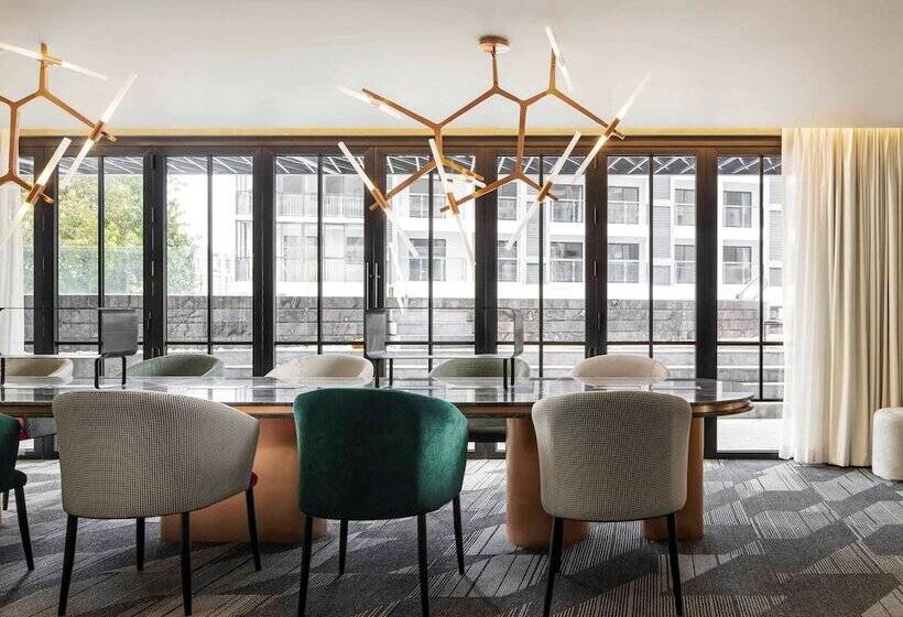 בית מלון כפרי Tribe Phnom Penh Post Office