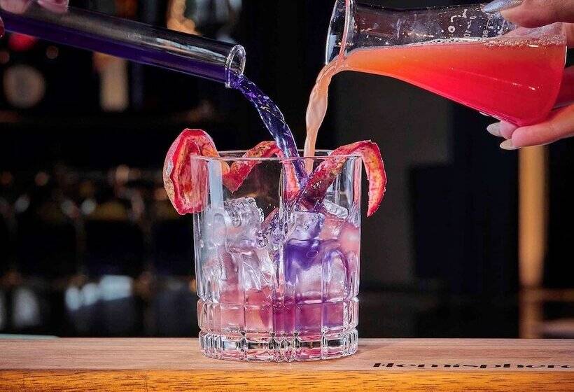 בית מלון כפרי Tribe Phnom Penh Post Office