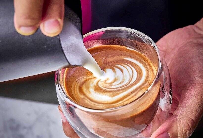 בית מלון כפרי Tribe Phnom Penh Post Office