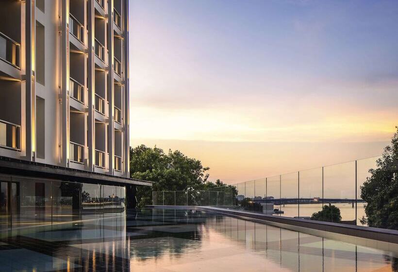 בית מלון כפרי Tribe Phnom Penh Post Office