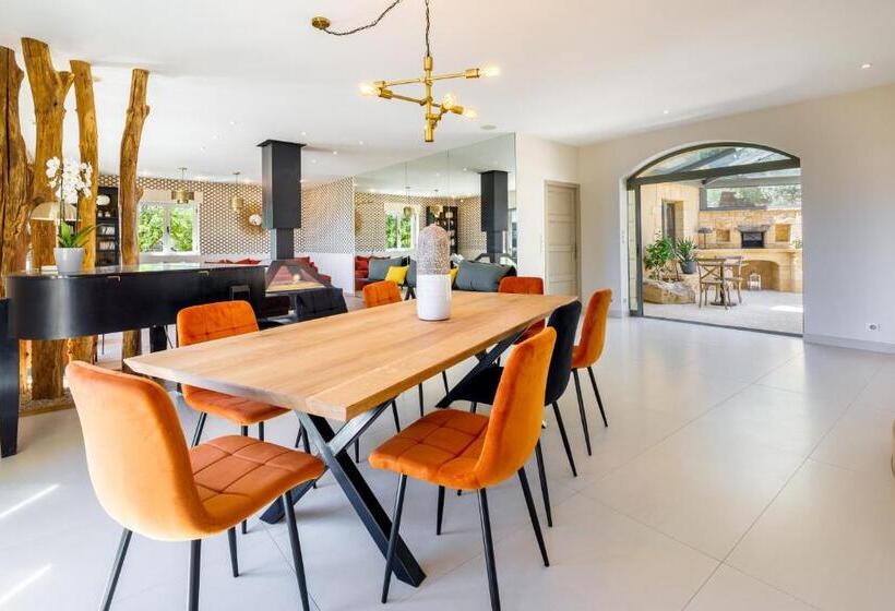 پانسیون Domaine De Ravat