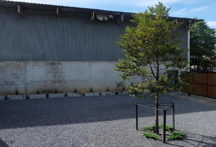 פנסיון The Backyard Homestay