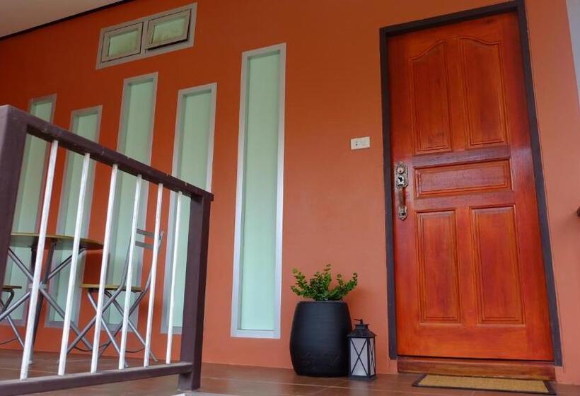 פנסיון The Backyard Homestay