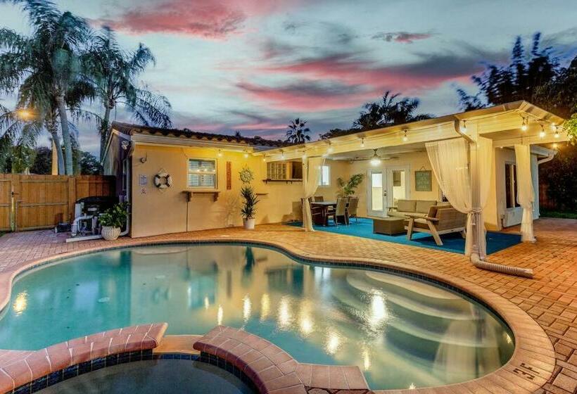 Beautiful Pompano Beach Retreat! Salt Water Pool!