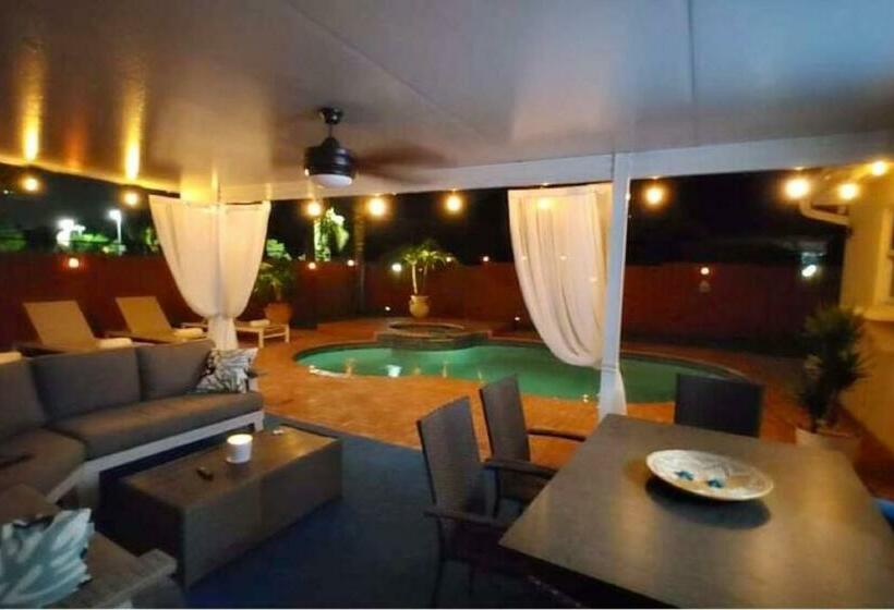 Beautiful Pompano Beach Retreat! Salt Water Pool!