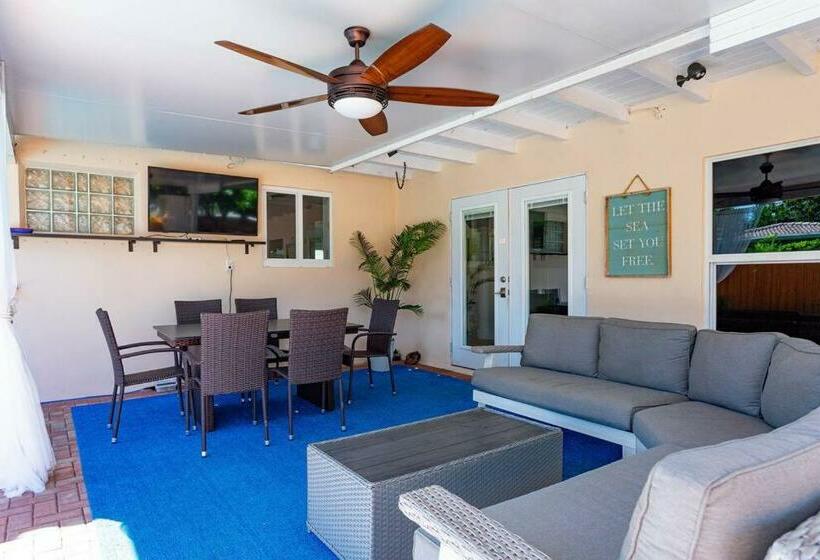 Beautiful Pompano Beach Retreat! Salt Water Pool!