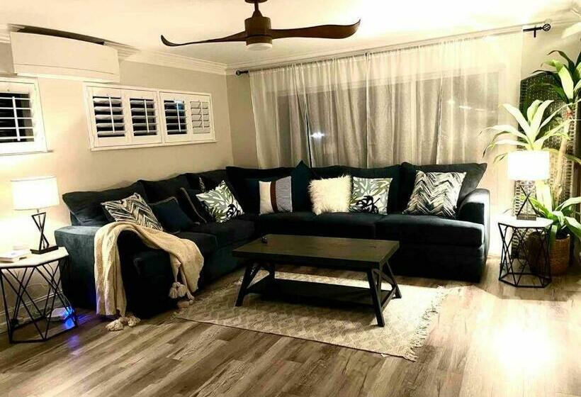 Beautiful Pompano Beach Retreat! Salt Water Pool!