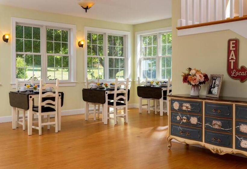 مبيت وإفطار Apple Pony Inn