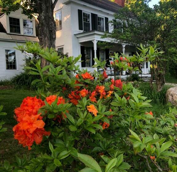 مبيت وإفطار Stone Hearth Inn And Eatery