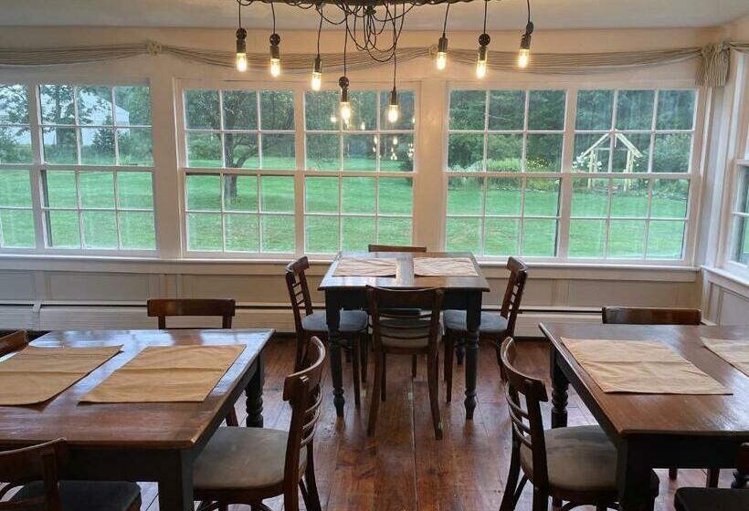 مبيت وإفطار Stone Hearth Inn And Eatery