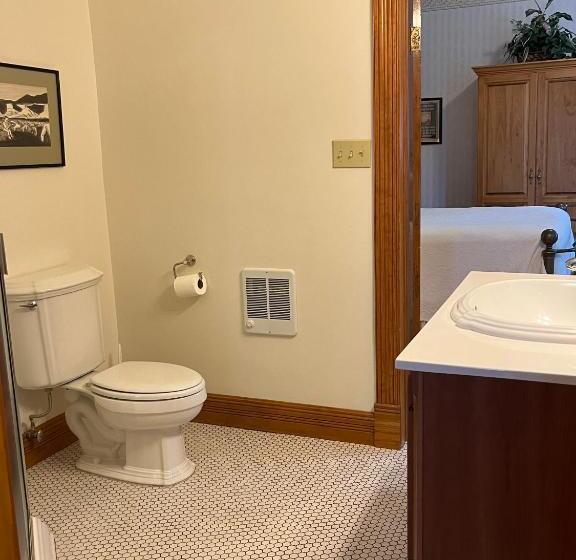 Gable House Bed And Breakfast Inn