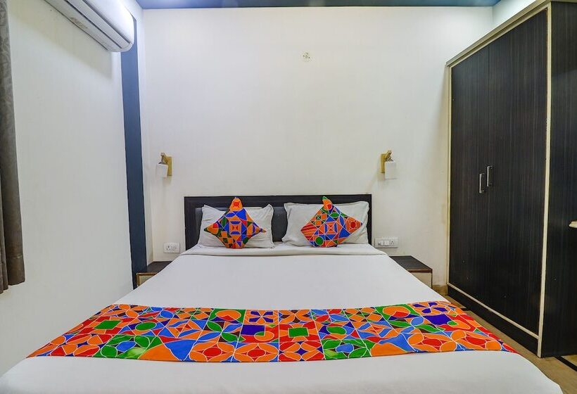 Отель 03 Town House Inn By Wb Inn