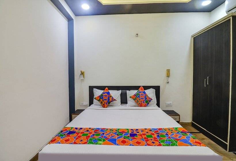 Отель 03 Town House Inn By Wb Inn