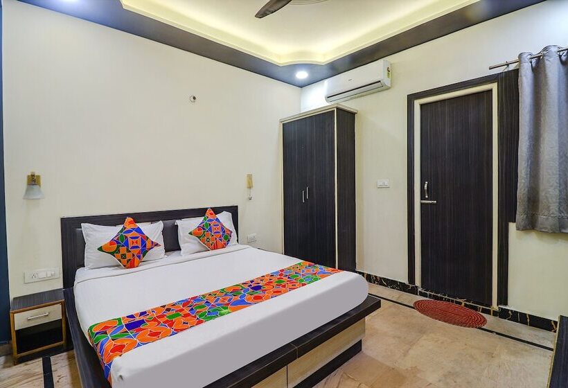 Отель 03 Town House Inn By Wb Inn