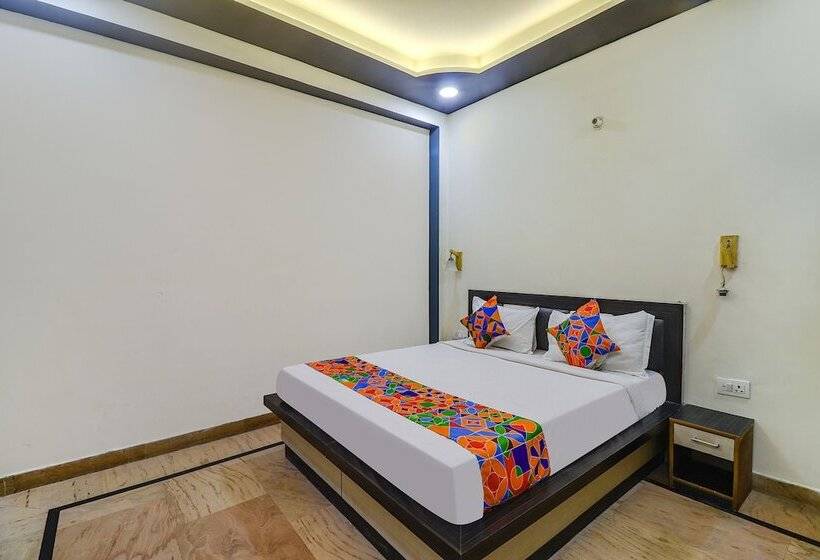 Отель 03 Town House Inn By Wb Inn