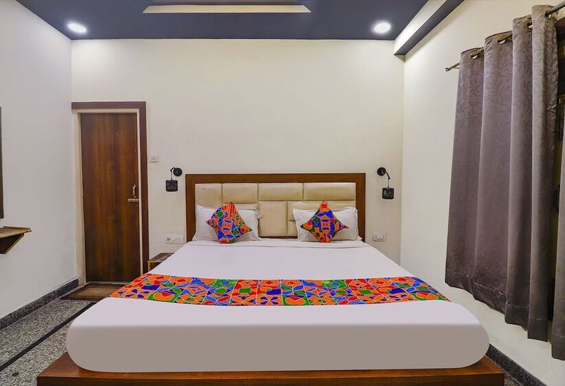 Отель 03 Town House Inn By Wb Inn