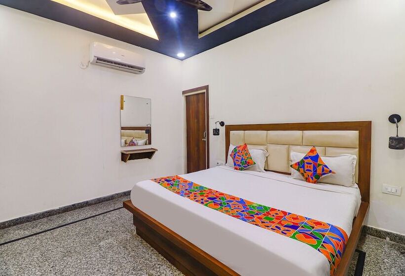 Отель 03 Town House Inn By Wb Inn