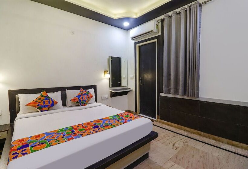 Отель 03 Town House Inn By Wb Inn