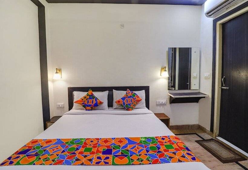 Отель 03 Town House Inn By Wb Inn