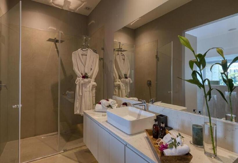 ホテル Crown On The Heads