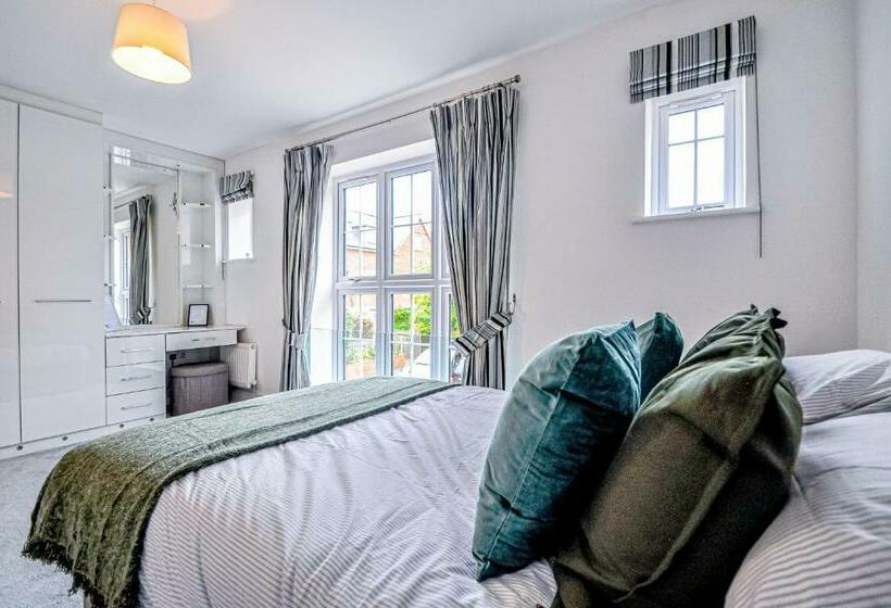 The Courtyard   Charming Boutique Hotel With Parking