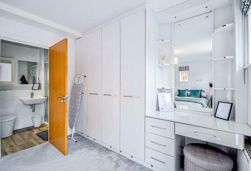 The Courtyard   Charming Boutique Hotel With Parking