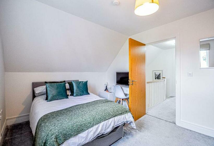 The Courtyard   Charming Boutique Hotel With Parking