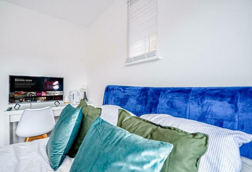 The Courtyard   Charming Boutique Hotel With Parking