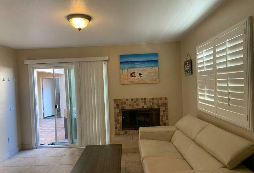 Pacific Breeze Right Next To Huntington Beach Pier! Steps From Beach!!