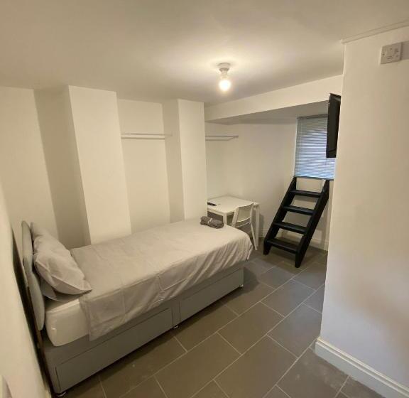 פנסיון 174 Boaler Street