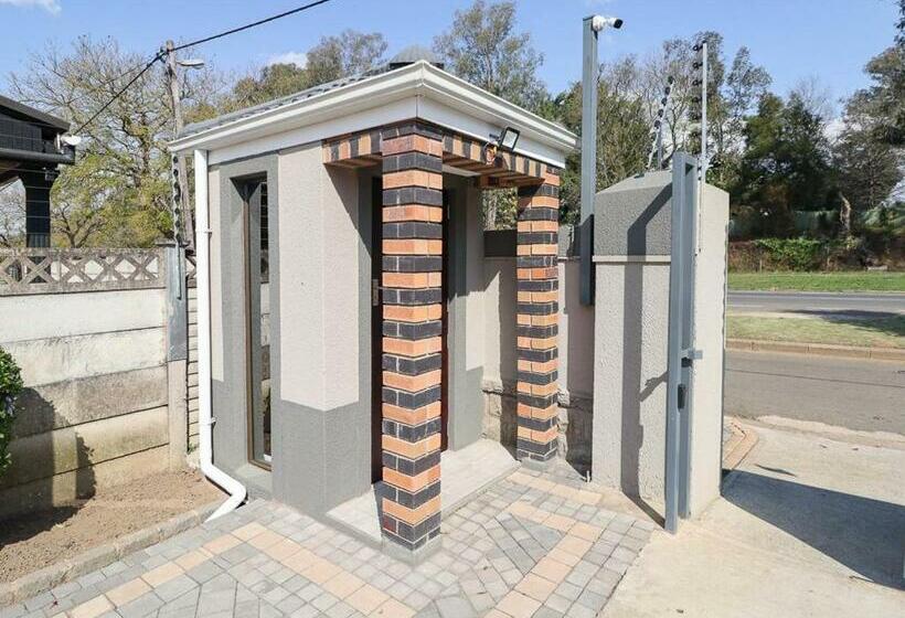 פנסיון @ 21 Guest House