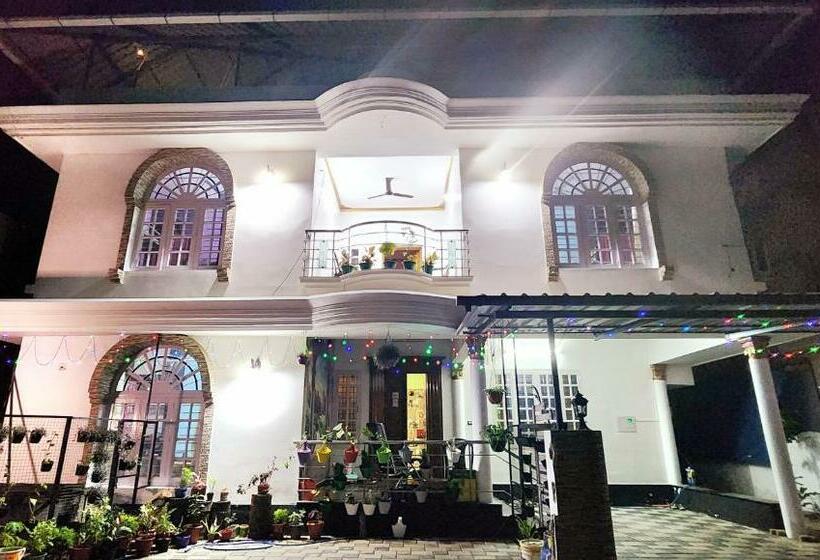 بنسيون Jj S White House