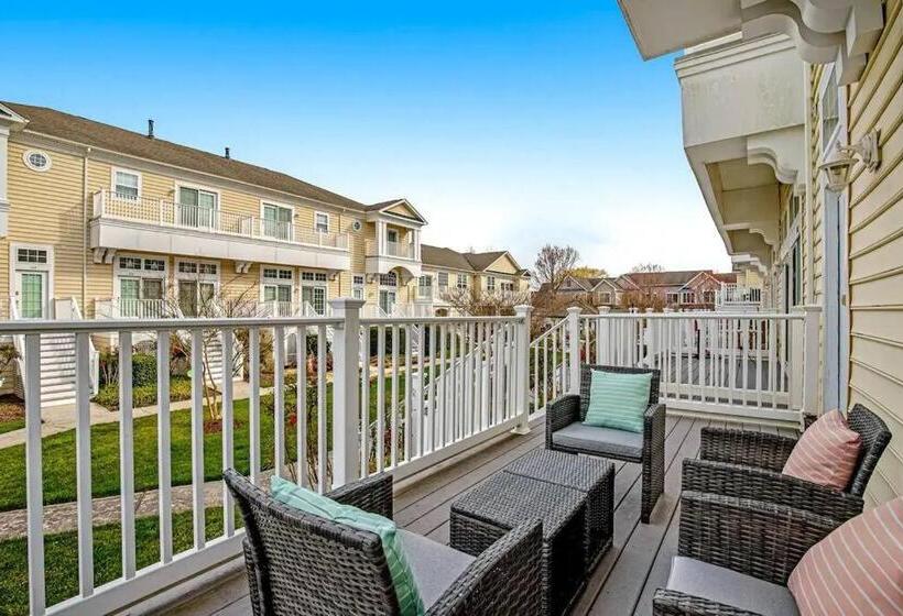 Relaxing Bethany Beach Retreat, Pools, Families Welcome Including Dogs!